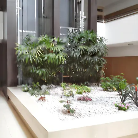 Modern In + Pool Апартаменты *